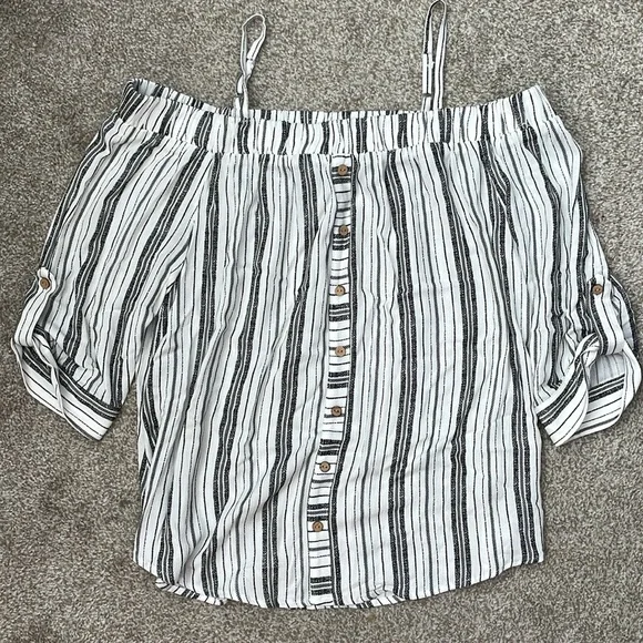 NWOT Printed Off-The-Shoulder Elbow-Sleeve Top - Picture 5 of 8